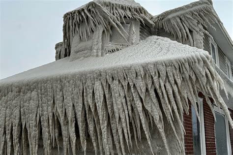 7 killed in Buffalo winter storm with many roads still 'impassable'