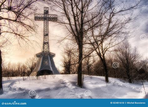 The Mount Royal Cross editorial stock photo. Image of montreal - 82481618