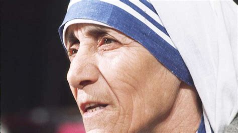 Saint Mother Teresa's blue-bordered white sari is an intellectual ...