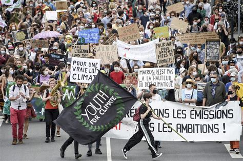 'Not enough': Thousands in France protest Macron's climate pledges ...