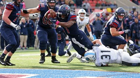 Football team wins ugly, holds off Columbia | Penn Today