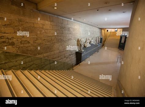 Paris, Carrousel du Louvre, under the museum Stock Photo - Alamy