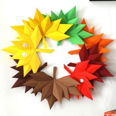 Origami autumn leaves - fall leaf wreath with paper folding | Mindy