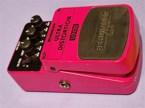 Behringer UD100 Ultra Distortion - Effects Pedals