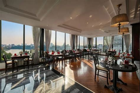 The 10 rooftop restaurants with the BEST view in Hanoi - San Hotel Series