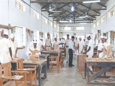 YERWADA JAIL INMATES BREAK THE SALES BARRIERS