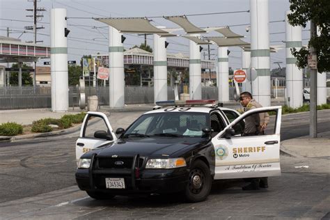 No excuse for Compton deputy shooting, or reporter's arrest - Los ...