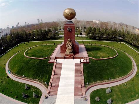 The Independence Square, Tashkent, Uzbekistán - Heroes Of Adventure