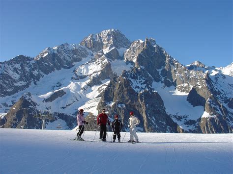 Courmayeur Resort Guide - InTheSnow