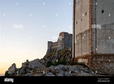 The wonderful Rocca Calascio castle at sunrise in Abruzzo, Italy Stock Photo - Alamy