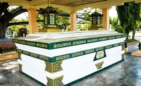 Tomb of Sultan Iskandar Muda Aceh travel | Tourist Attractions In Indonesia