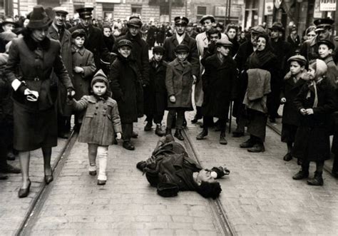 44 Warsaw Ghetto Photos That Capture The Horrors Of The Holocaust