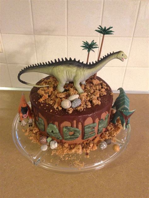 Deliciosa torta para fiesta de cumpleaños infantil. #tarta #cumpleaños | Dinosaur birthday cakes ...