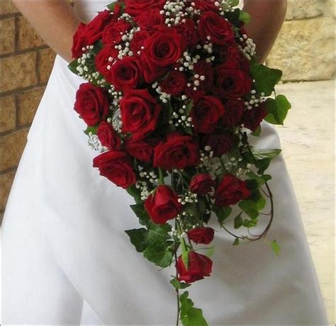 Red Rose Wedding Bouquets: 20 Ravishing Reds To Choose From