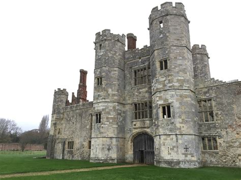 Exploring the ruins at Titchfield Abbey - Tin Box Traveller