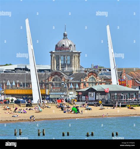 Southend on sea beach hi-res stock photography and images - Alamy