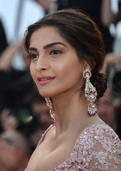 Sonam Kapoor : r/gentlemanboners