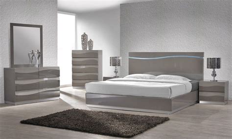 Enzo Grey Lacquer Bed With LED Lights | Bedroom set designs, 5 piece ...