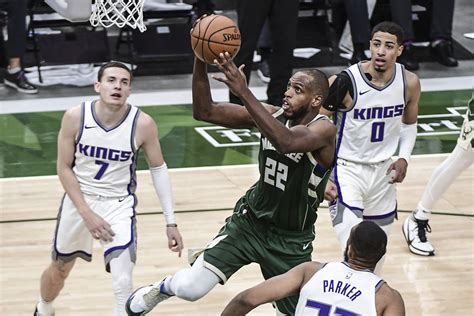 Milwaukee Bucks vs. Sacramento Kings Preview: The Royal Tavern - Brew Hoop