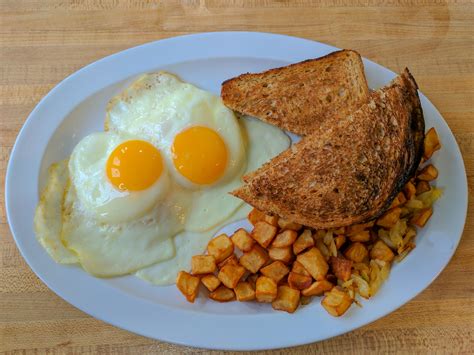 Basic Fried Eggs and Potatoes Recipe - Sauder's Eggs