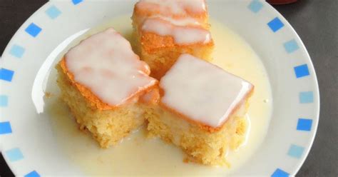 Priya's Versatile Recipes: Cottage Pudding with Vanilla Sauce