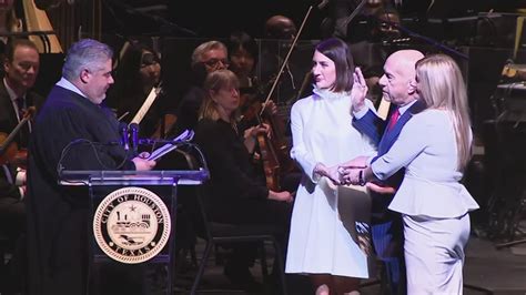 Houston Mayor John Whitmire takes oath of office | khou.com