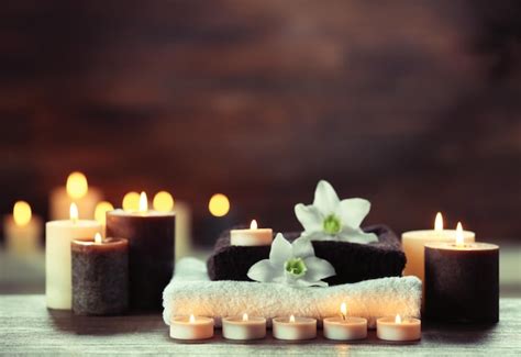 Premium Photo | Spa composition with candles on brown background