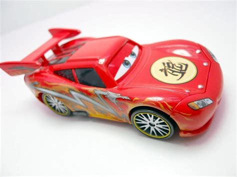 Disney Cars auto Lightning McQueen Dragon Bliksem - Mattel | bol.com