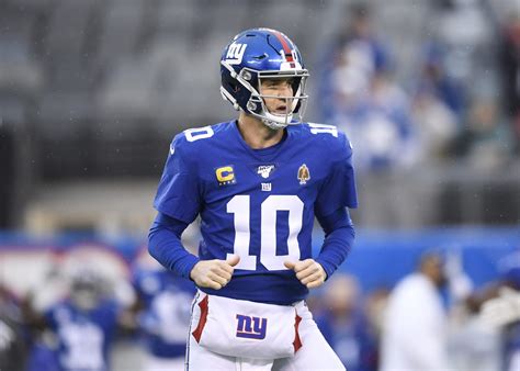 Giants hire Eli Manning, announce date for jersey retirement