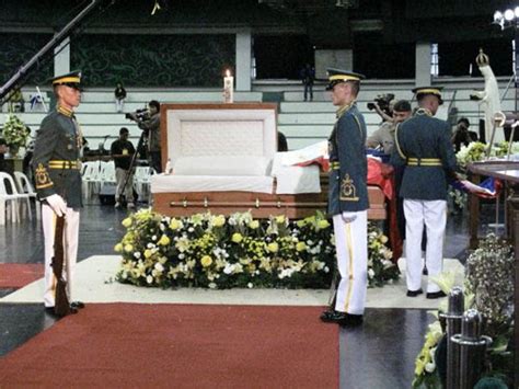 Cory Aquino Inside Coffin : Death And Funeral Of Corazon Aquino Wikipedia / Pnoy's family and ...