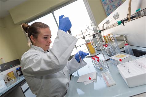 Le métier de technicien de laboratoire médical - CHU Amiens-Picardie