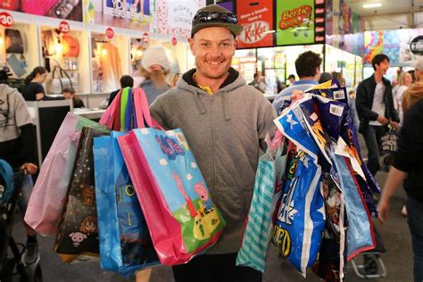 Brisbane Ekka showbag sellers face pressure to reduce single-use ...