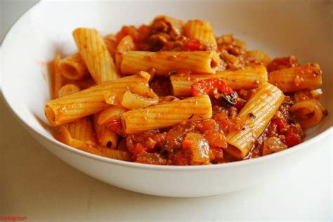 Penne Rigate with Meat Sauce Peperonata recipe