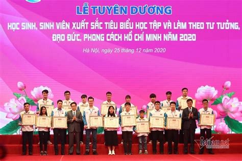 Sinh viên UFM được vinh danh tại Lễ tuyên dương HS, SV xuất sắc tiêu biểu học tập và làm theo tư ...