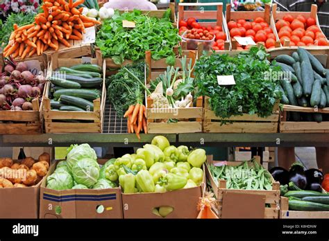 Fresh and organic vegetables at farmers market Stock Photo - Alamy