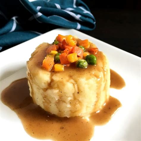 Basic Mashed Potatoes and Gravy with sauteed Veggies | Amiable Foods