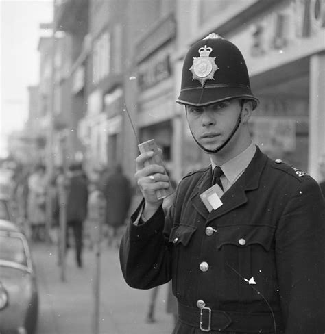 Avon & Somerset Constabulary: British Police Equipment part 1 - radios