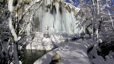 [VIDEO] Magical Winter Stroll Around Plitvice Lakes | Croatia Week