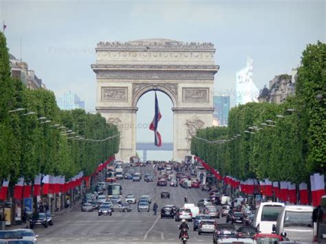 The Champs-Élysées - Tourism & Holiday Guide