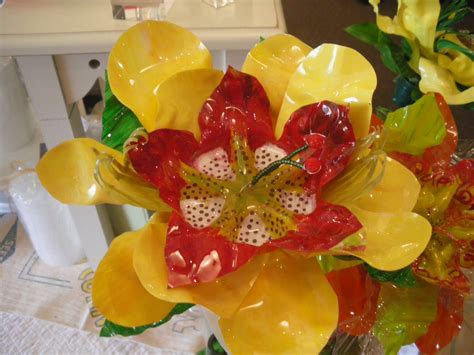 Joy Beadworks: Here's Something I'd Like to Try: Plastic Bottle Flowers