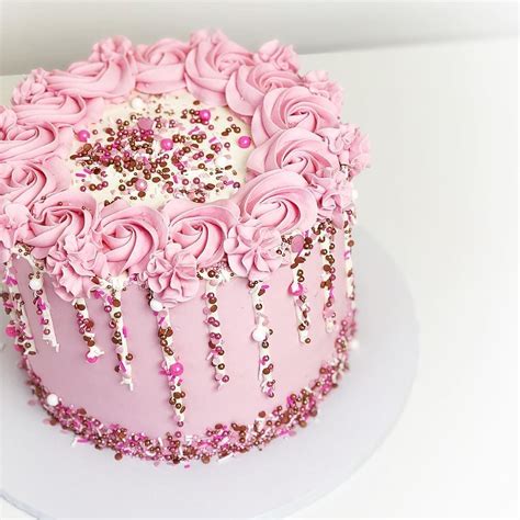 Pin by Elizabeth Kelly on Cake Ideas in 2020 (With images) | Girly birthday cakes, Glitter ...