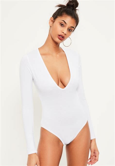 Missguided - Long Sleeve V-Neck Bodysuit White | V neck bodysuit, Womens fashion inspiration ...