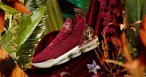 Lebron 16 King 'Team Red & Metallic Gold' Release Date. Nike SNKRS US