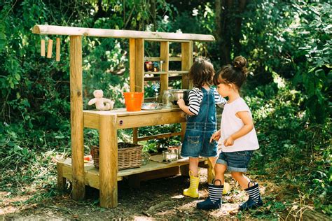 Mud kitchen ideas: 20 fun and creative ways to keep little ones busy ...