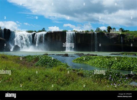 Dray Nur Waterfall Stock Photo - Alamy