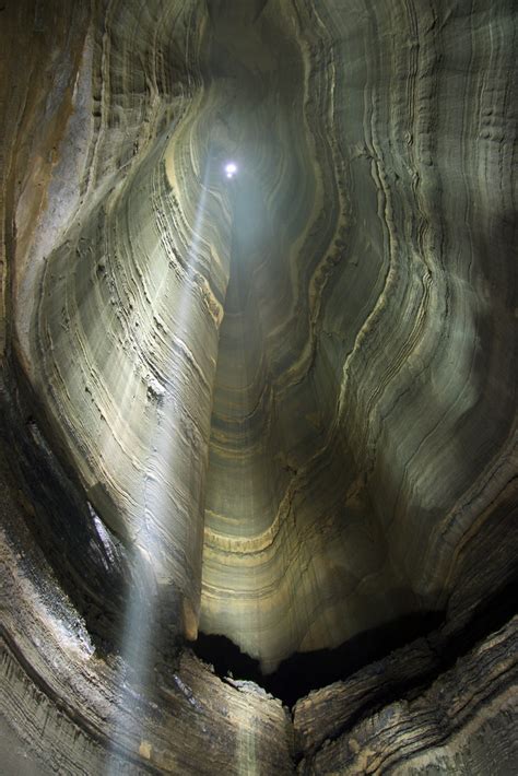 A photo of Fantastic Pit a 586' deep pit in NW Georgia I took a few years back. : r/caving