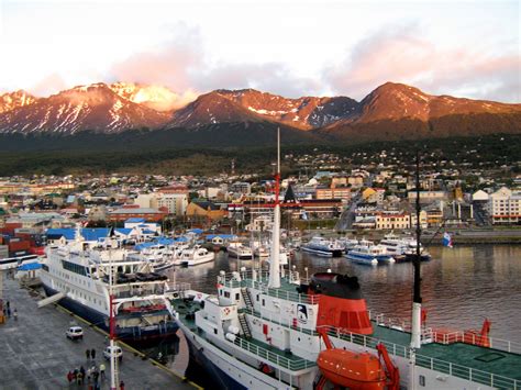 File:Ushuaia port.JPG