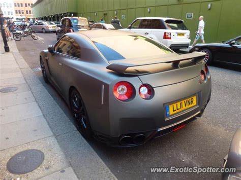 Nissan Skyline spotted in London, United Kingdom on 09/09/2012, photo 2