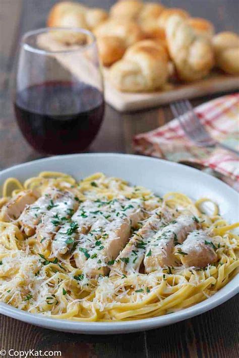 Copycat Olive Garden Chicken Alfredo | Recipe | Olive garden chicken alfredo recipe, Chicken ...