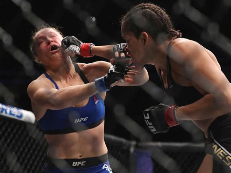 Amanda Nunes Wins UFC 207 Against Ronda Rousey and Keeps the Championship Belt